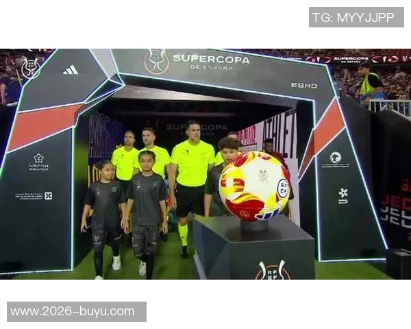 德拉富恩特亲赴沙特考察西班牙超级杯球员表现