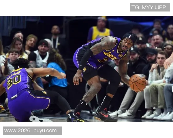 范德比尔特回忆2016年与詹姆斯合影并称其为历史最佳球员